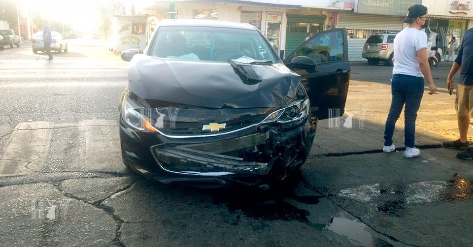 Hoy Tamaulipas - Choque en Tamaulipas Ebrio se pasa en rojo choca y ...