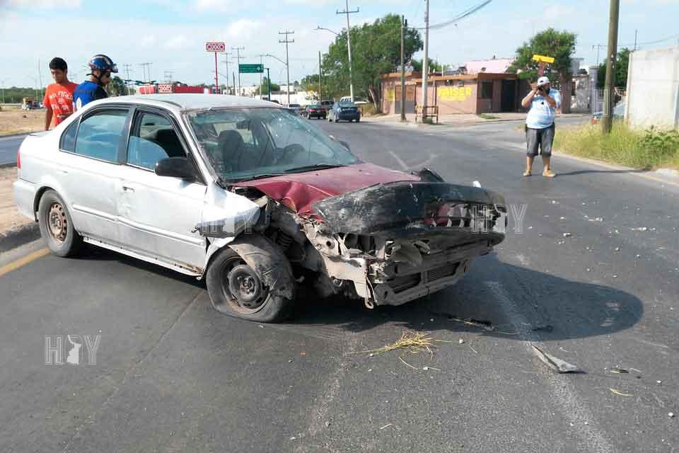 Hoy Tamaulipas - Mujer cocha su carro contra poste de la CFE en Nuevo ...