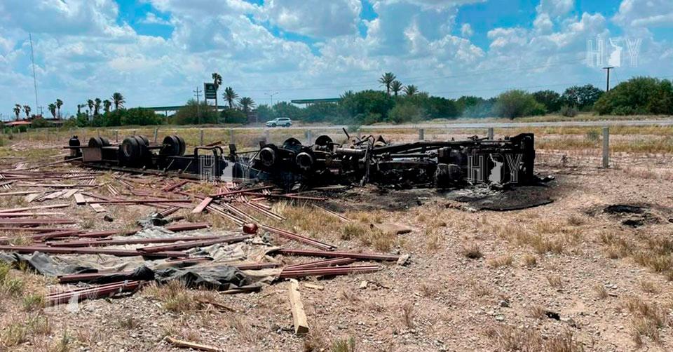 Hoy Tamaulipas - Volcadura en Tamaulipas Choca trailer vuelca y se ...