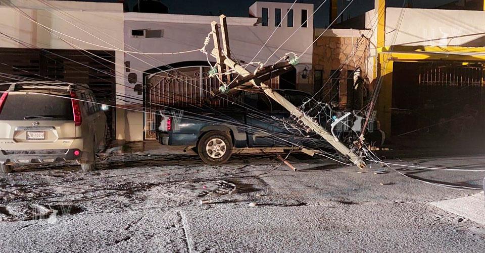 Hoy Tamaulipas - Accidente en Tamaulipas Cae poste de luz sobre ...