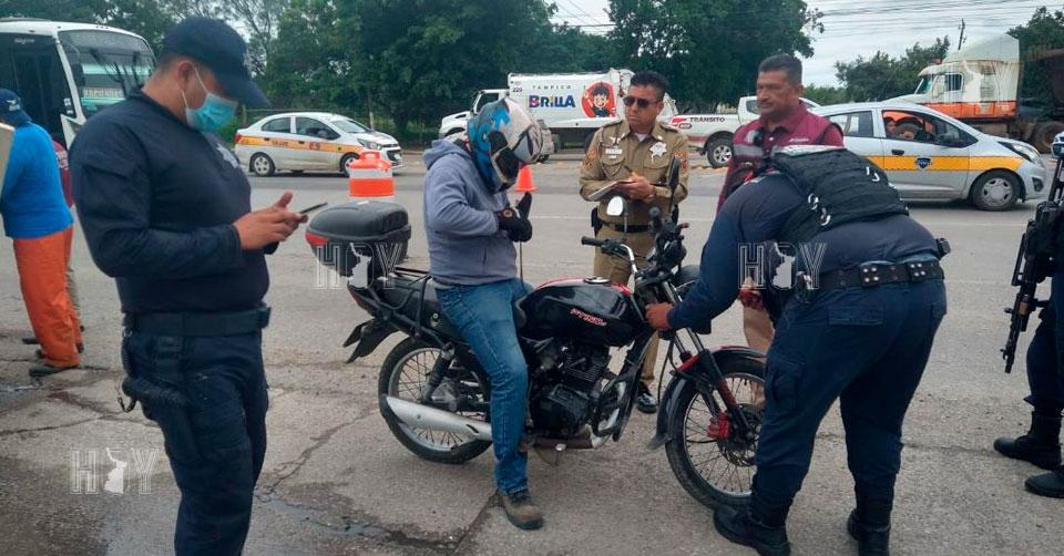 Hoy Tamaulipas - Van contra motos en Altamira