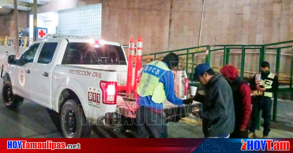 Hoy Tamaulipas – PC y Bomberos ayudan a personas vulnerables por el frío en Nuevo Laredo