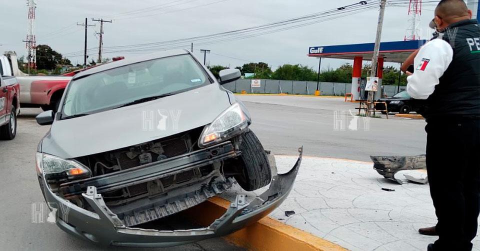 Hoy Tamaulipas - Accidente en Tamaulipas Mujer choca y Â“trepaÂ” auto a ...
