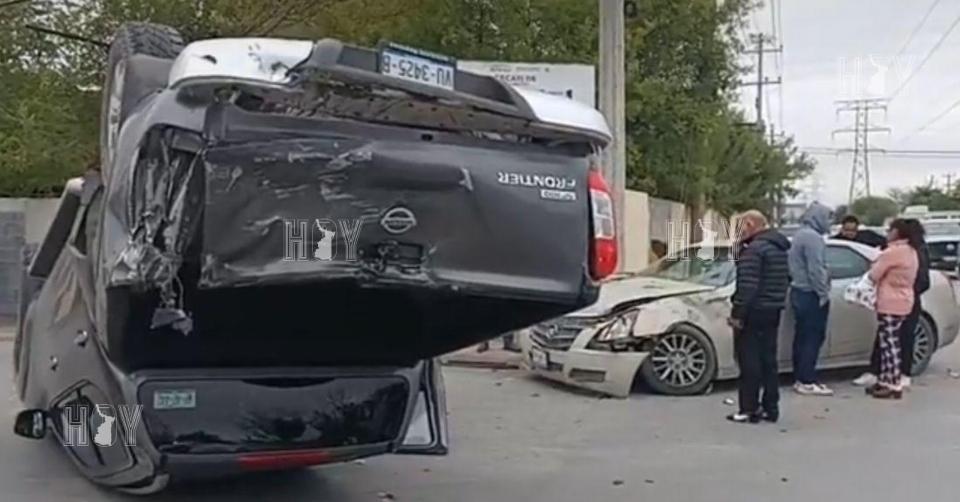 Hoy Tamaulipas - Dos lesionados deja choque con volcadura en Reynosa