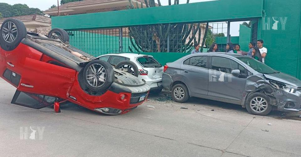 Hoy Tamaulipas - Volcadura en Tamaulipas Conductora choca y vuelca en ...