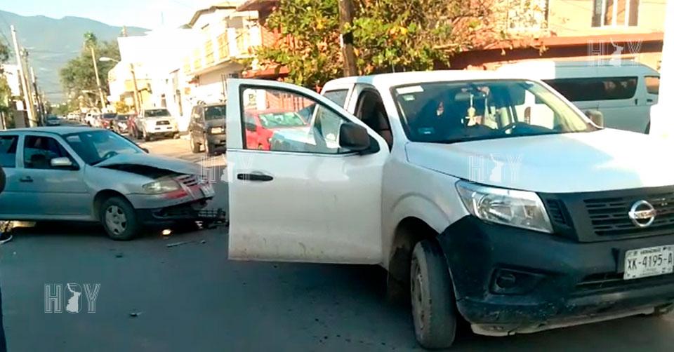 Hoy Tamaulipas - Accidente en Tamaulipas Conductora se pasa alto y ...