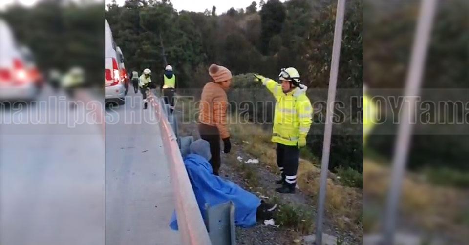 Hoy Tamaulipas Accidente en Edomex Autobus cae a barranco tras choque