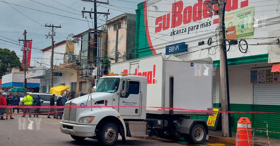 Hoy Tamaulipas - Sin luz comercios de Madero Tamaulipas Choca poste y ...