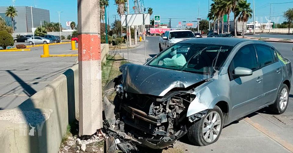 Hoy Tamaulipas - Choque en Tamaulipas Se Â‘embarraÂ’ contra poste y ...