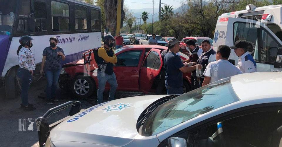 Hoy Tamaulipas - Accidentes en Tamaulipas Jetta choco contra microbus ...