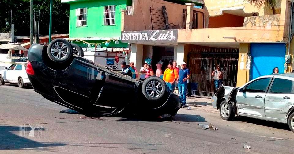 Hoy Tamaulipas - Accidentes en Tamaulipas Por ir rapido choca y vuelca ...