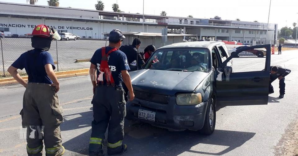 Hoy Tamaulipas - Colision deja una mujer herida y danios en Nuevo Laredo