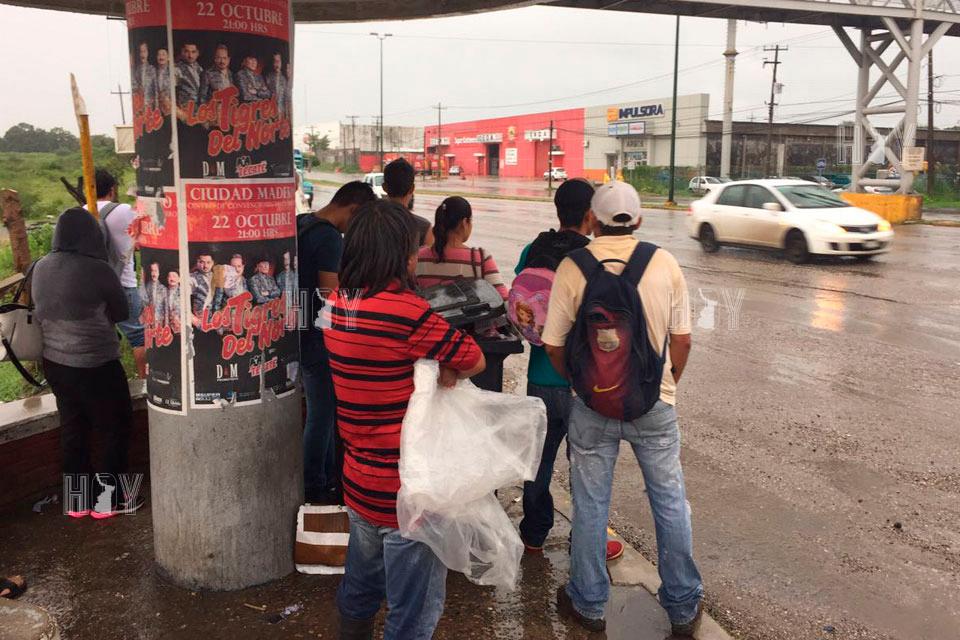 Hoy Tamaulipas - Parado el transporte publico en Altamira