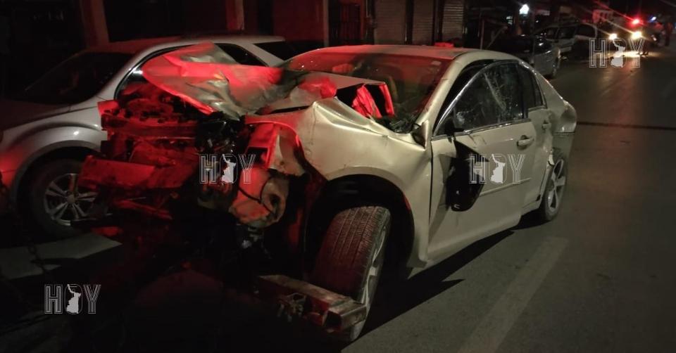 Hoy Tamaulipas - Ebrio choca a camioneta y dania dos casas en Matamoros