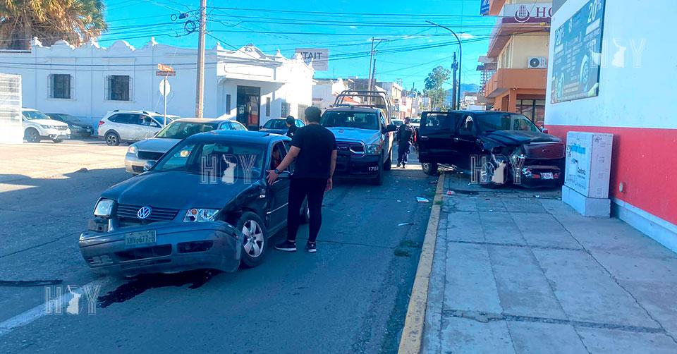 Hoy Tamaulipas - Accidente en Tamaulipas Conductora se pasa alto y ...