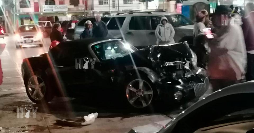 Hoy Tamaulipas - Tamaulipas Destroza su deportivo tras choque en Altamira