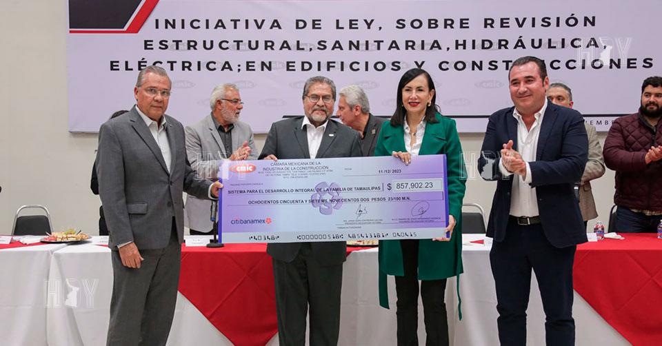 Hoy Tamaulipas - Dona CMIC mas de 857 mil pesos al DIF Tamaulipas