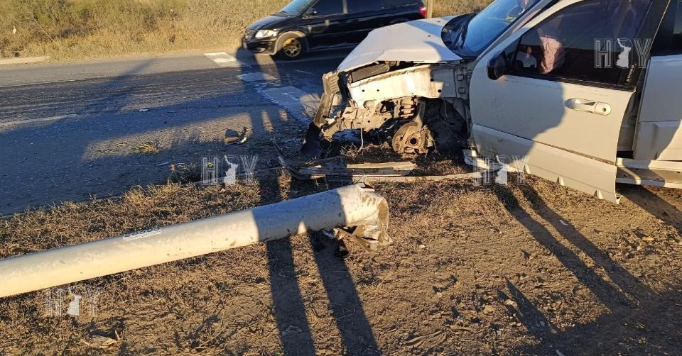 Hoy Tamaulipas - Conductor choca contra poste de luz por falla mecanica ...