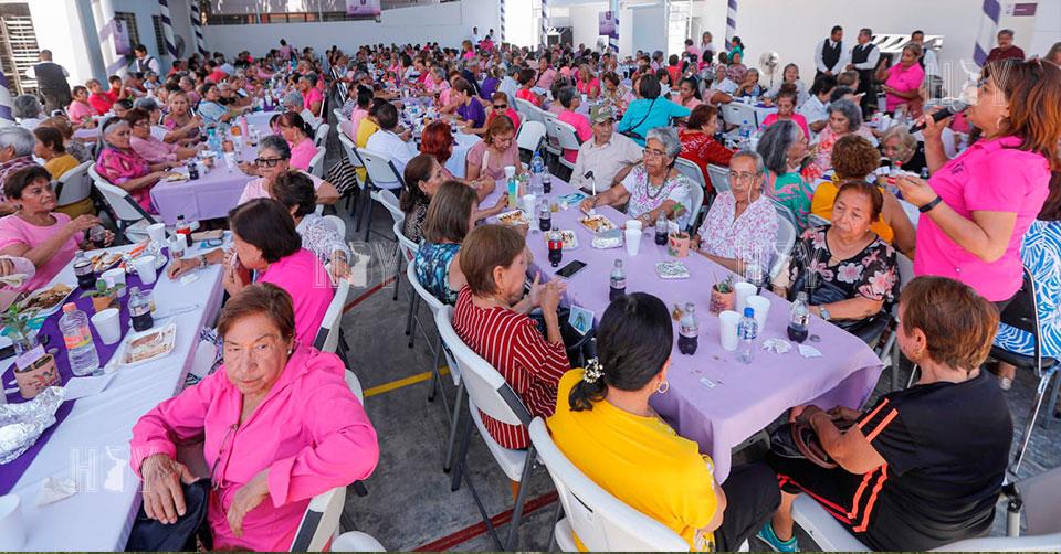 Hoy Tamaulipas - Entrega DIF Tamaulipas apoyos economicos a adultos ...