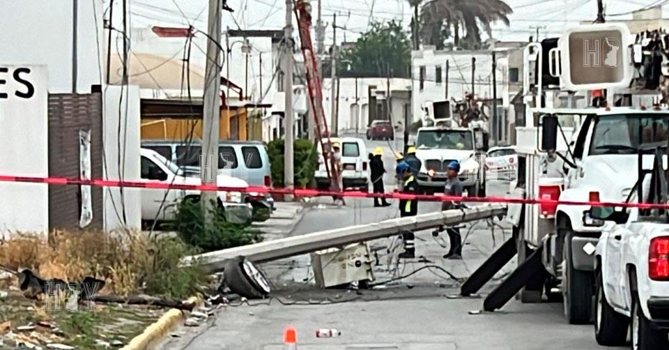 Hoy Tamaulipas - Tamaulipas Derribo poste de luz tras choque y dejo sin ...