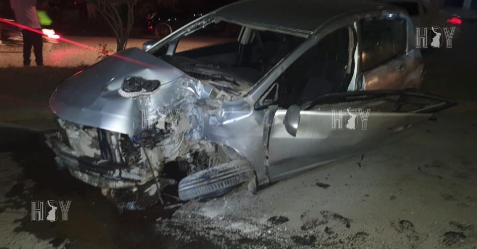 Hoy Tamaulipas - Conductor sale por el parabrisas tras fuerte choque en ...