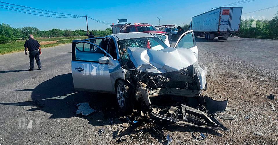 Hoy Tamaulipas - Accidente en Tamaulipas Choque entre trailer y auto ...