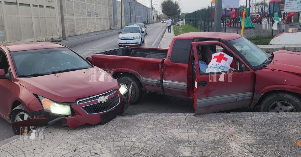 Hoy Tamaulipas - Amanecido choca y huye los hechos fueron en Matamoros