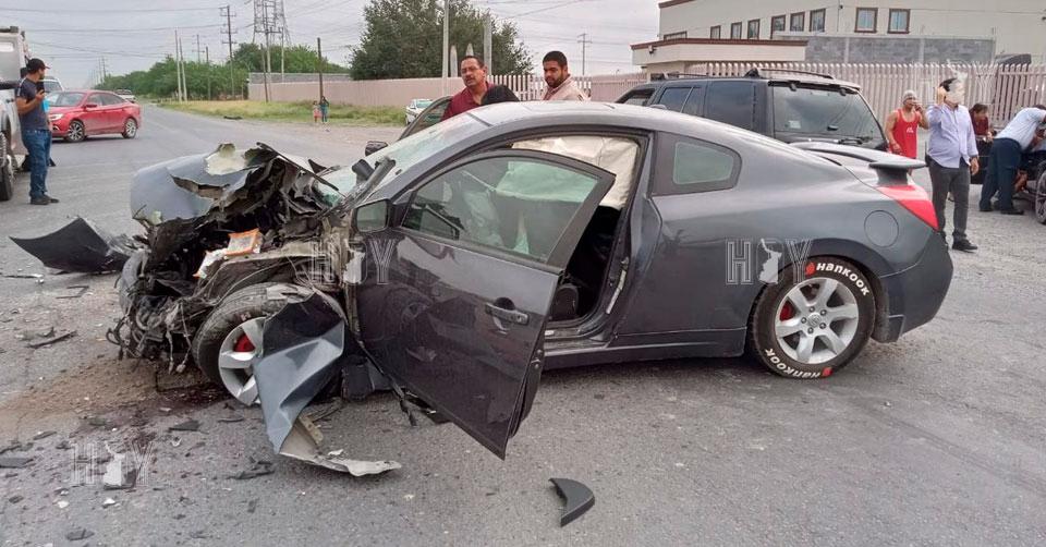 Hoy Tamaulipas - Choque entre trailer y auto deportivo dejo a una mujer ...