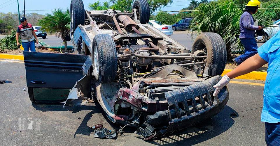 Hoy Tamaulipas - Accidente en Tamaulipas Volcadura de una camioneta en ...