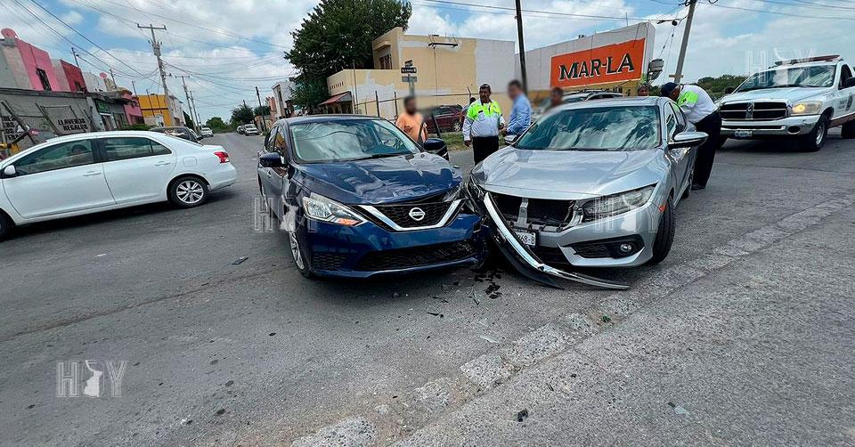 Hoy Tamaulipas - Tamaulipas Mujer se pasa alto y provoca choque en ...