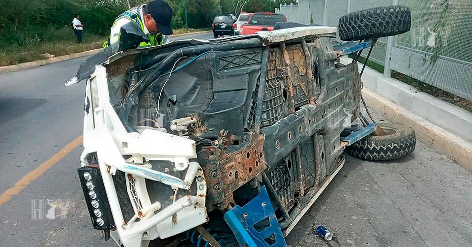 Hoy Tamaulipas - Tamaulipas Vuelca en su Rzr y sobrevive en Nuevo Laredo