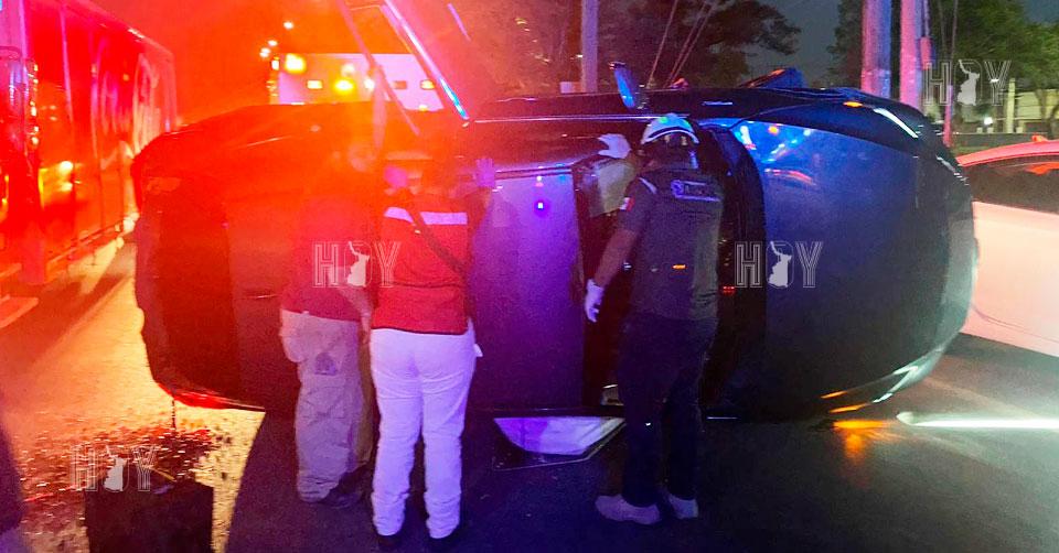 Hoy Tamaulipas - Tamaulipas Choca y vuelca doctor en Matamoros