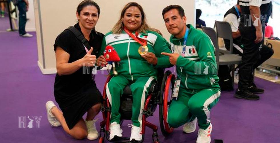 Hoy Tamaulipas - Se emocionan Ana Gabriela y Gloria Zarza en su estadio ...