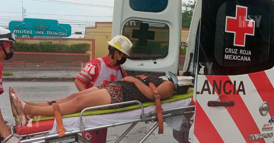 Hoy Tamaulipas - Tamaulipas Cae a bache choca y sale herida en Matamoros