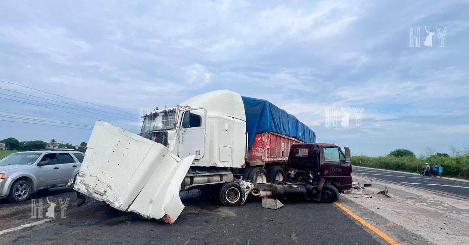 Hoy Tamaulipas - Accidentes en Tamaulipas Choque entre camion y trailer ...