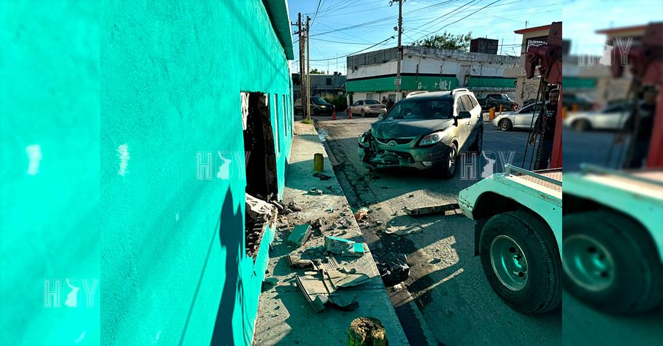 Hoy Tamaulipas - Tamaulipas Ebrio choca con pared en Matamoros