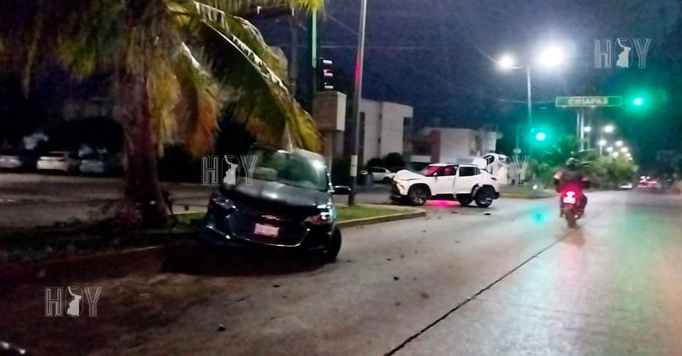 Hoy Tamaulipas - Accidentes en Tamaulipas Conductor se pasa el semaforo ...