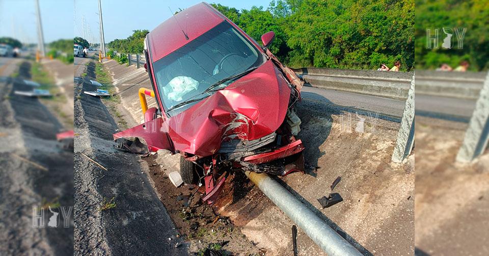 Hoy Tamaulipas - Accidente en Tamaulipas Mujer destrozo su automovil al ...