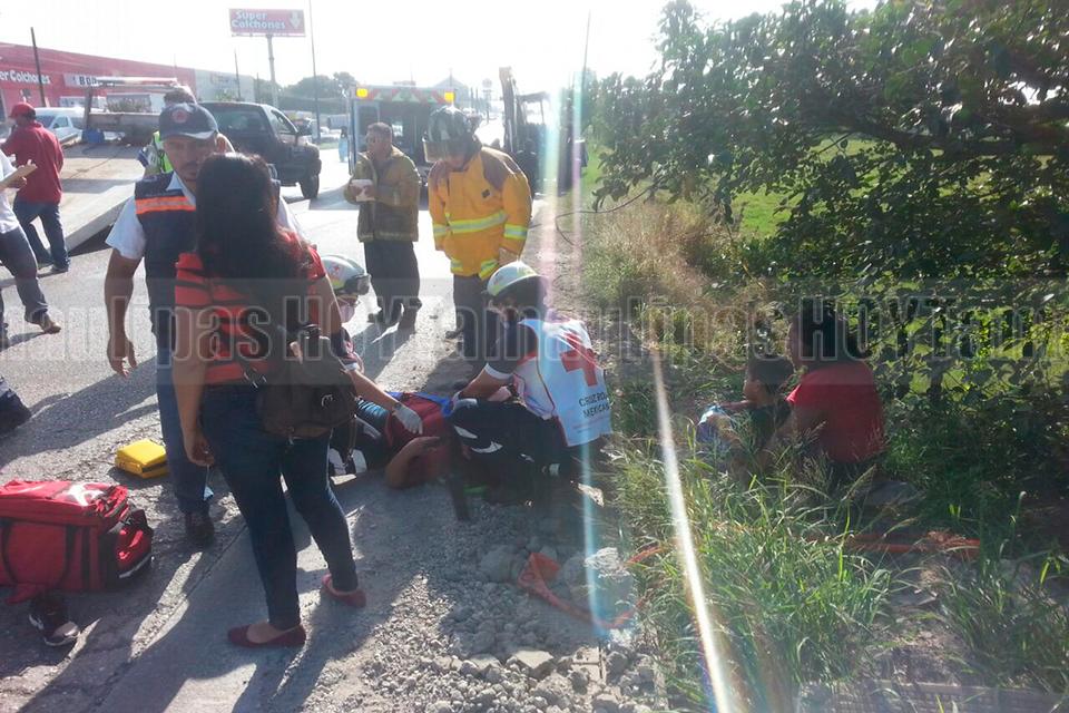 Hoy Tamaulipas Choque de taxi contra retroexcavadora en Altamira deja 6 heridos