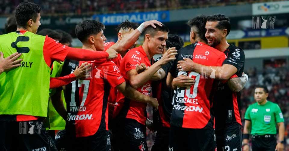 Hoy Tamaulipas - Deportes en Mexico Atlas y Chivas empatan en vibrante ...