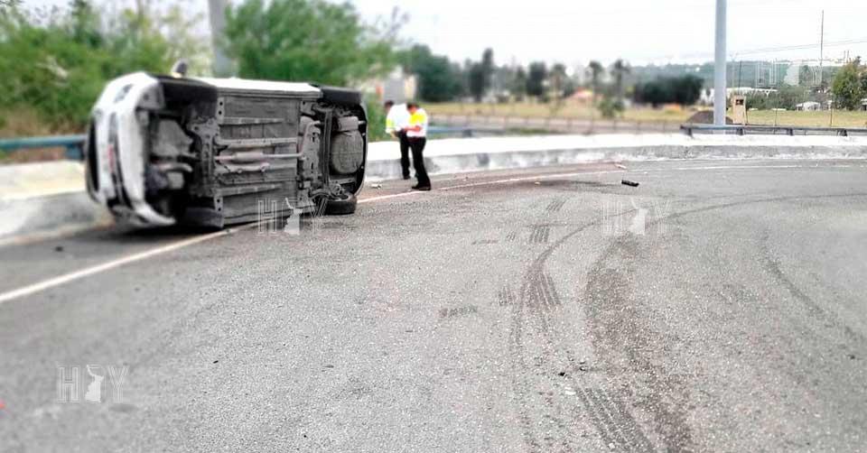 Hoy Tamaulipas - Tamaulipas Abandonan vehiculo tras volcadura en Nuevo ...