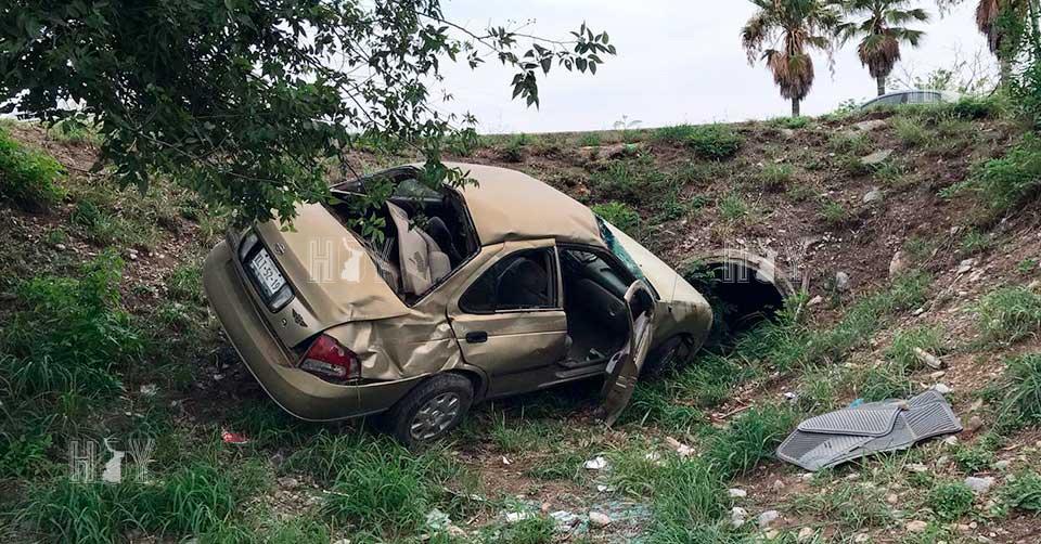 Hoy Tamaulipas - Accidente en Tamaulipas Conductor vuelca en el ...