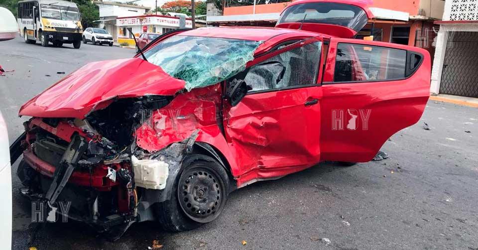 Hoy Tamaulipas - Tamaulipas Conductor sobrevive a fuerte choque en el ...