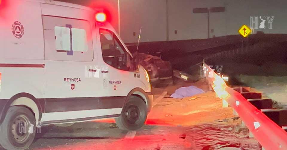 Hoy Tamaulipas - Muere conductor tras chocar contra muro en Reynosa