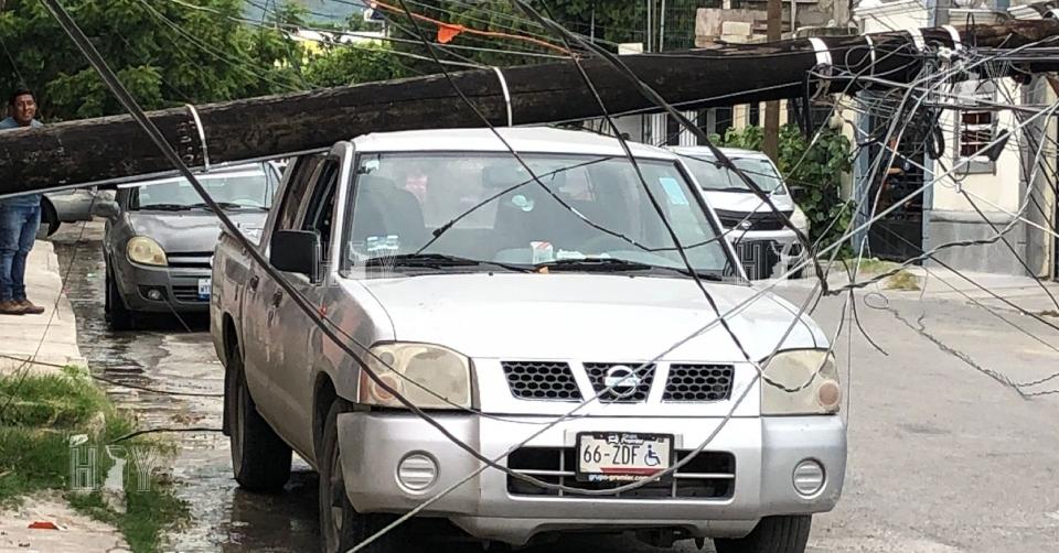 Hoy Tamaulipas - Caida de poste deja sin luz a familias en ...