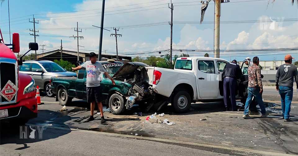 Hoy Tamaulipas - Accidente en Tamaulipas Choque entre pipa y camionetas ...