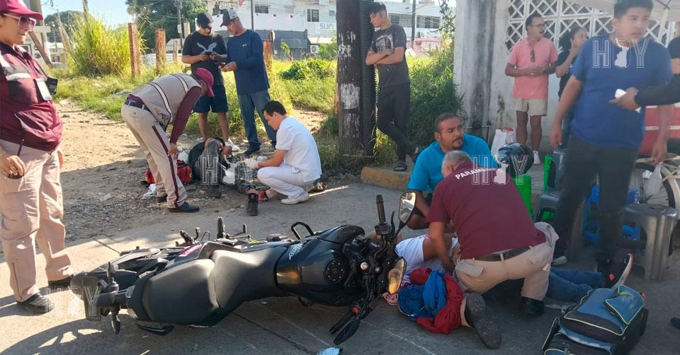 Hoy Tamaulipas - Choque entre auto y motocicleta deja dos lesionados en ...