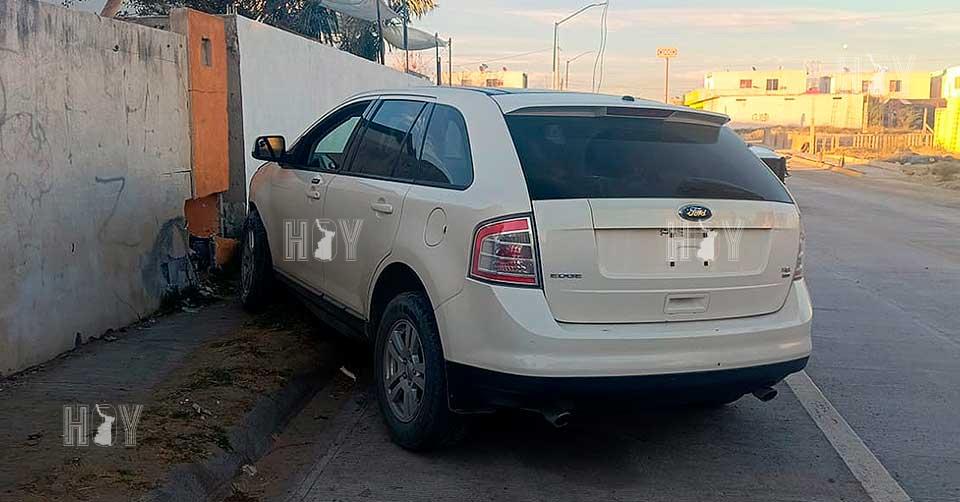 Hoy Tamaulipas - Tamaulipas Conductora se estrella contra barda y poste ...