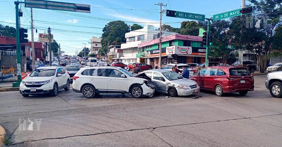 Hoy Tamaulipas - Accidente en Tamaulipas Choque por paso de luz roja ...