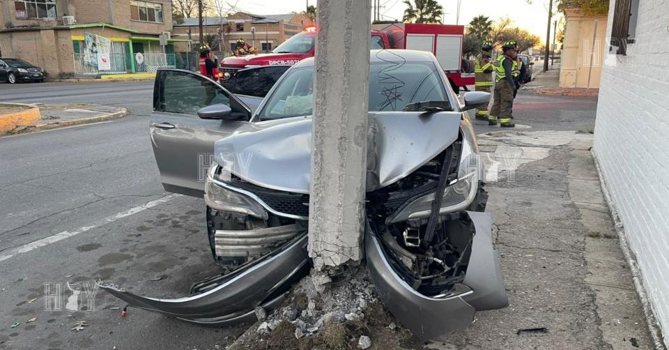 Hoy Tamaulipas - Conductor se estrella contra poste de concreto en ...
